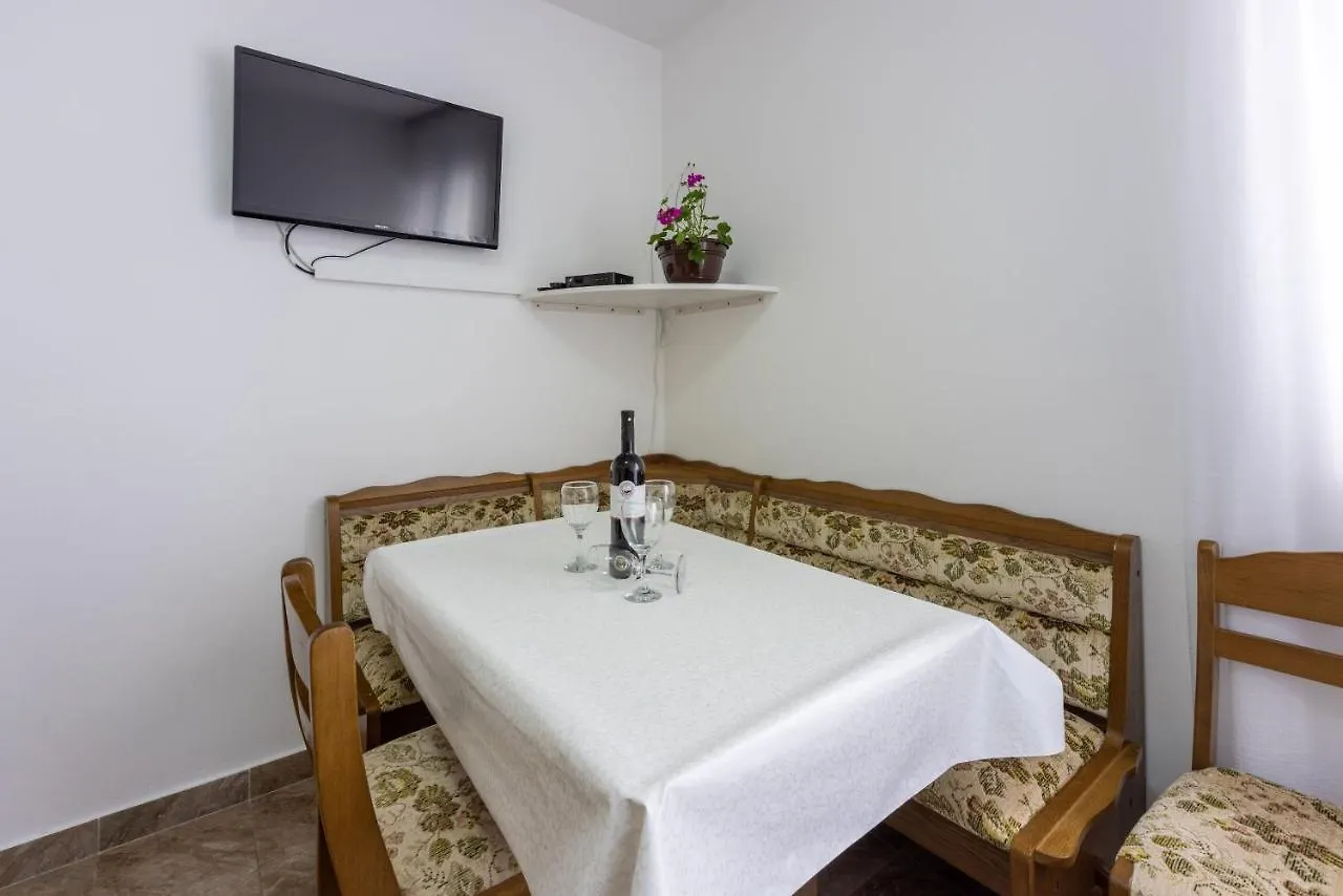 Apartment Kreso 0*, Punat