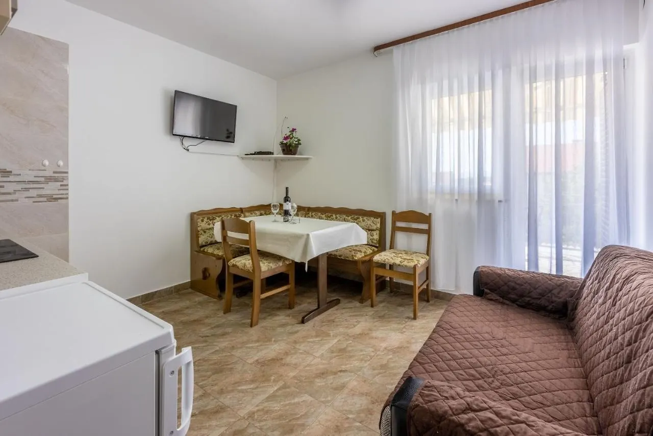 Apartment Kreso 0*, Punat